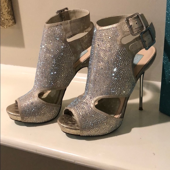 Betsey Johnson Blue - Crepe in Champagne - Picture 2 of 8